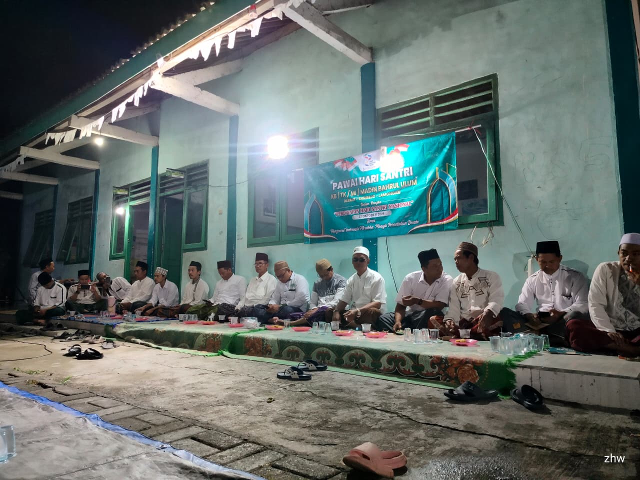 Semarak Hari Santri Nasional 2025, MI Bahrul Ulum Dermo Rayakan dengan Pawai Santri dan Istighotsah Bersama Warga